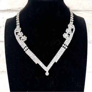 Elegant Silver Toned “V” Clear Rhinestones Necklace Fashion Jewelry